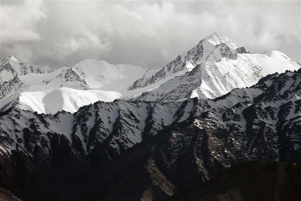 رشته کوه برفی Leh Ladakh هند
