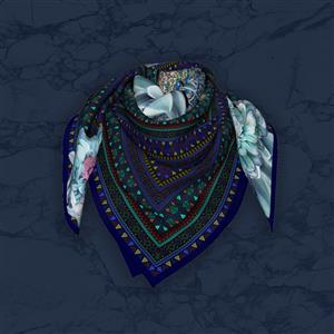 تصویر 5 از گالری عکس روسری سرمه ای با گل های آبی واقعی و باروک سلطنتی