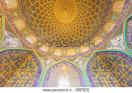 اصفهان ، IRAN - دسامبر 31: مسجد شیخ لطف الله در نقش میدان نقش جهان اصفهان، اصفهان ، ایران، در 31 دسامبر سال 2012. ساخت این مسجد در سال 1603 آغاز شده و در 1618 به پایان رسید. اصفهان ، IRAN - دسامبر 31: مسجد شیخ لطف الله در نقش میدان نقش جهان اصفهان، اصفهان ، ایران، در 31 دسامبر سال 2012. ساخت این مسجد در سال 1603 آغاز شده و در 1618 به پایان رسید.