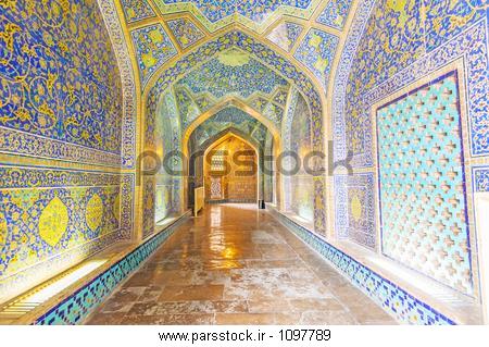 اصفهان ، IRAN - دسامبر 31: داخلی و غلام گردش های مسجد شیخ لطف الله در نقش میدان نقش جهان اصفهان، اصفهان ، ایران، در 31 دسامبر سال 2012. ساخت این مسجد در 1618 به پایان رسید. اصفهان ، IRAN - دسامبر 31: داخلی و غلام گردش های مسجد شیخ لطف الله در نقش میدان نقش جهان اصفهان، اصفهان ، ایران، در 31 دسامبر سال 2012. ساخت این مسجد در 1618 به پایان رسید.