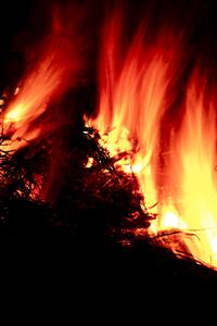 شعله های سوزان آتش