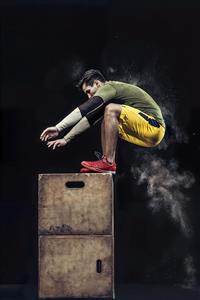 تصویر اکشن پرش روی جعبه در کراس‌فیت برای پوستر دیواری سالن‌های ورزشی مدرن و باکس‌های تمرینی