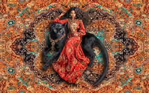 پوستر دیواری لاکچری زن شرقی و پلنگ سیاه با پس‌زمینه طرح فرش اسلیمی مناسب برای سالن پذیرایی و لابی هتل