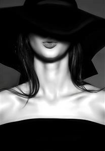 تصویر هنری سیاه و سفید زن با کلاه لبه‌دار بزرگ مناسب برای تابلو دکوراتیو هتل، لابی و فضاهای مینیمال
