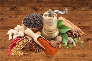 چیدمان هنری ادویه جات معطر و فلفل در هاون چوبی و ظرف های تزیینی ویژه پوستر دیواری مطبخ و دکوراسیون رستوران سنتی