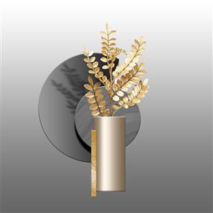 گلدان دکوراتیو طلایی با شاخه‌های برگ فلزی روی پس‌زمینه انتزاعی خاکستری برای تابلو دیواری مدرن و مینیمال