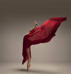 فیگور هنری بالرین با لباس قرمز دراماتیک و پارچه معلق ویژه پوستر دیواری تالار هنری، اتاق مطالعه و آموزشگاه‌های موسیقی