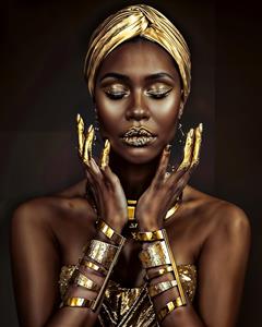 چهره بانو با آرایش و اکسسوری‌های طلایی براق مناسب برای پوستر دیواری آرایشگاه زنانه لوکس و تابلوی دکوراتیو اتاق مستر