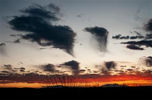 جهان موازی ابرهای زیبای زمستانی غروب دل انگیز خورشید