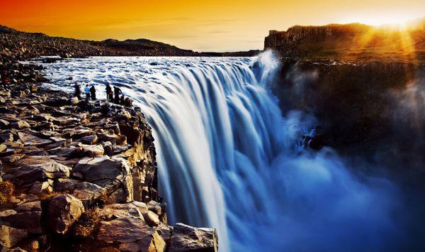 آبشار Dettifoss در غروب خورشید قدرتمندترین آبشار اروپا ایسلند