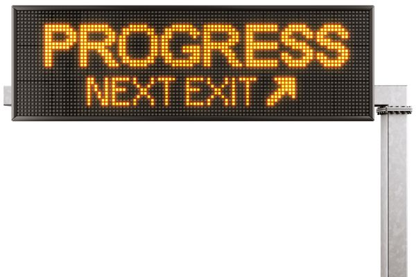 رندر سه بعدی تابلوی دیجیتال مدرن بزرگراه با نوشته PROGRESS روی آن