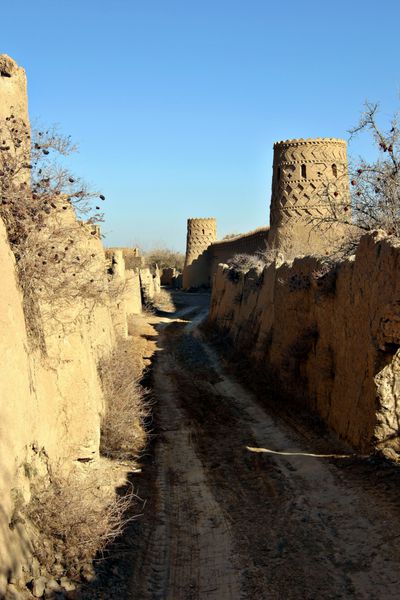 کوچه ای در شهر باستانی میبد ایران