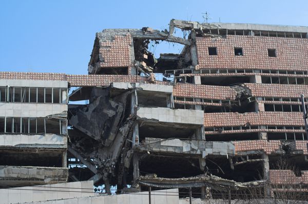 ساختمان جنگ بمباران شده و متروکه ویرانه ها و ویرانی های معماری
