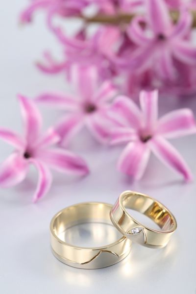 حلقه ازدواج و گل