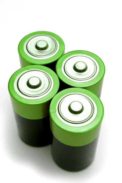 چهار باتری سبز در زمینه سفید