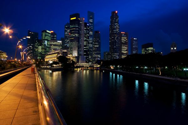 نمای شهر سنگاپور در ساعت آبی
