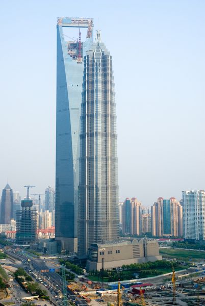 برج آسمان‌خراش جین مائو در منطقه پودونگ شانگهای چین