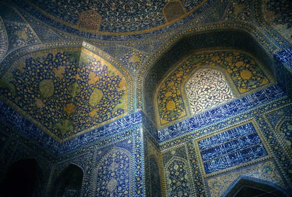 موزاییک های پیچیده ایرانی مسجد امام اصفهان دویدم خاورمیانه
