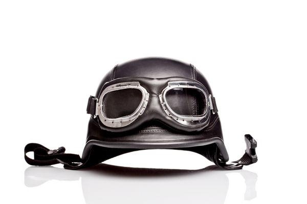 کلاه ایمنی موتورسیکلت ارتش ما به سبک قدیمی با عینک