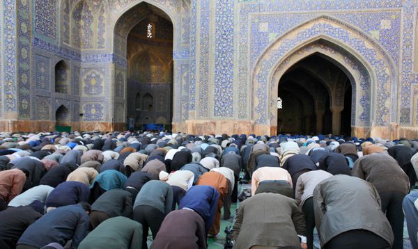 نماز جمعه مسلمانان در مسجد امام اصفهان