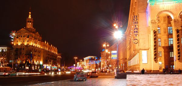 کیو - 5 ژانویه گاز به پایتخت اوکراین در 5 ژانویه 2008 در مشهورترین خیابان اوکراین خرشچاتیک در کیف اوکراین قطع شد