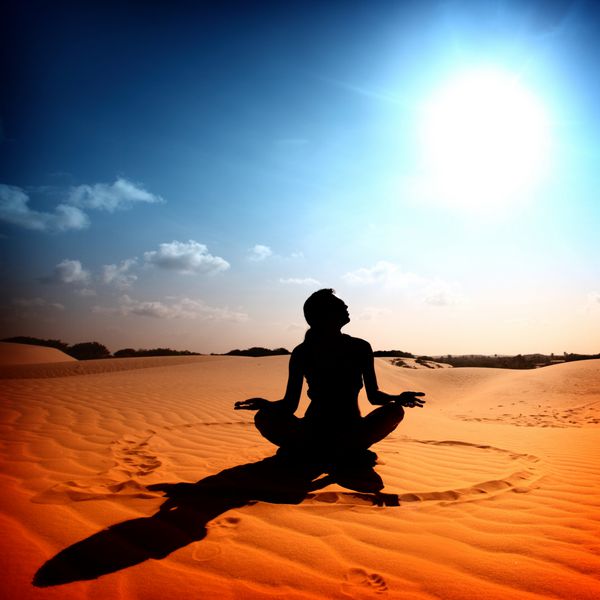 یوگا در صحرا