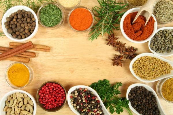 انتخاب ادویه های مختلف مواد غذایی و افزودنی های معطر عناصر غذای خشک شده طبیعی