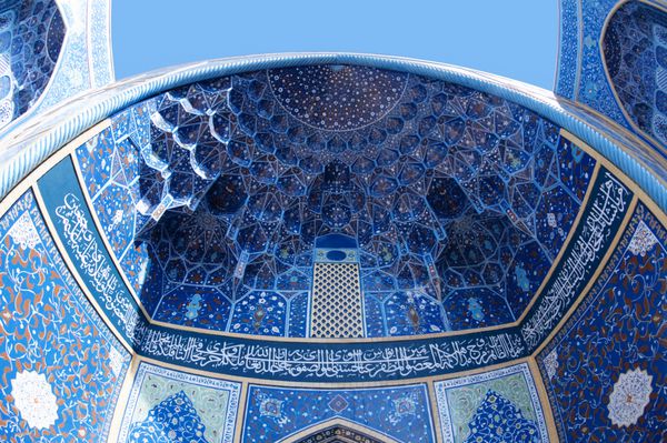 مسجد شیخ لطف الله میدان نقش جهان اصفهان ایران