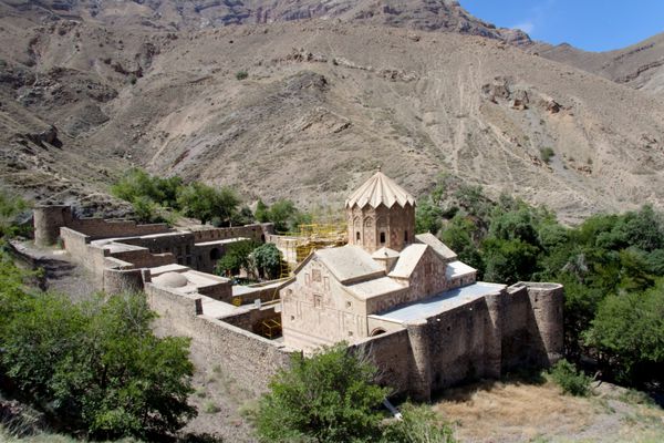 کلیسای سنت استفانوس در ایران در نزدیکی جلفا قدیمی و زیبا