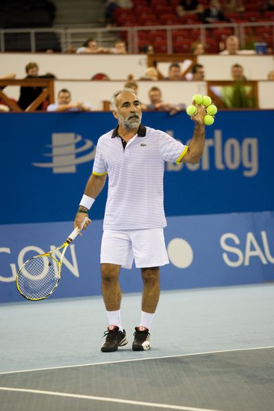بوداپست - 10 اکتبر منصور بهرامی در مسابقات تنیس کلاسیک 2009 در 10 اکتبر 2009 در مجارستان بازی می کند