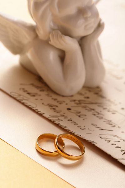 حلقه ازدواج و دعوتنامه
