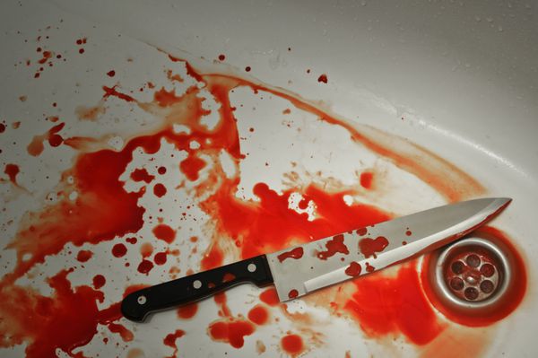 چاقوی خونی در حمام
