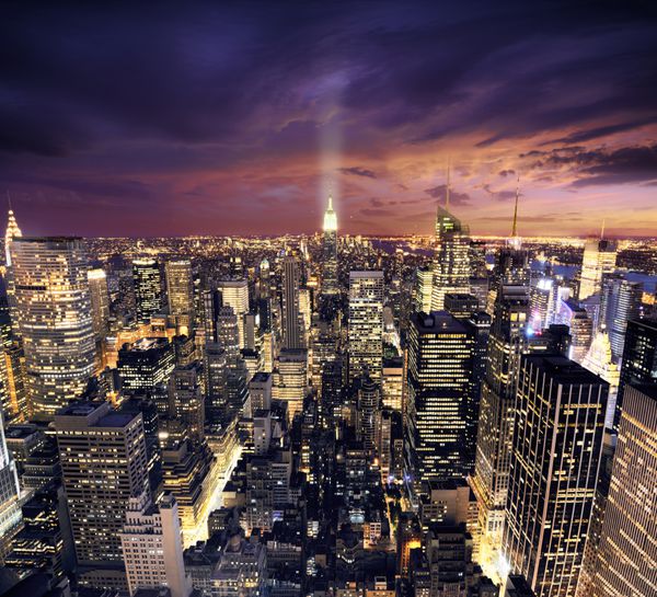 اپل بزرگ بعد از غروب خورشید - نیویورک منهتن در شب