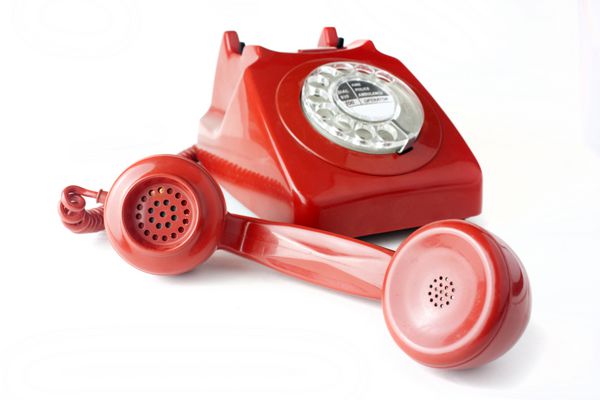 تلفن قرمز به سبک قدیمی از دهه 1970