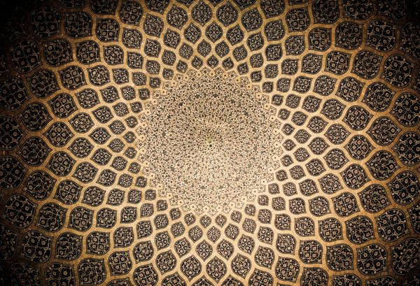 گنبد مسجد تزیینات شرقی از اصفهان ایران