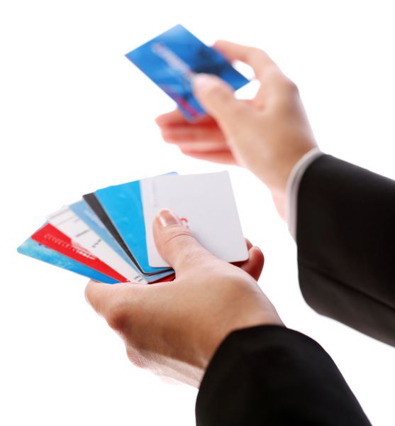 کارت اعتباری در دست زنان
