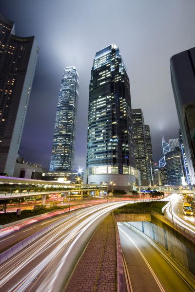 هنگ کنگ در شب با ساختمان های مرتفع
