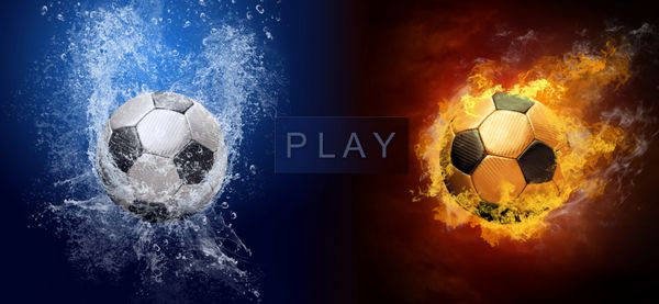 قطرات آب و شعله های آتش در اطراف توپ فوتبال در پس زمینه