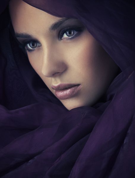 پرتره زیبای جوان به سبک عربی