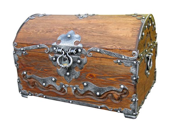 یک صندوقچه چوبی پرنعمت دزدی دریایی بسته با دسته فلزی پرچ جدا شده در زمینه سفید گنج قدیمی مفهوم دزدان دریایی