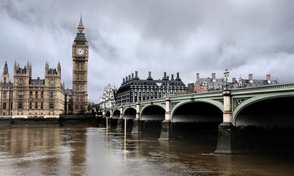 پل وست مینستر با بیگ بن در لندن