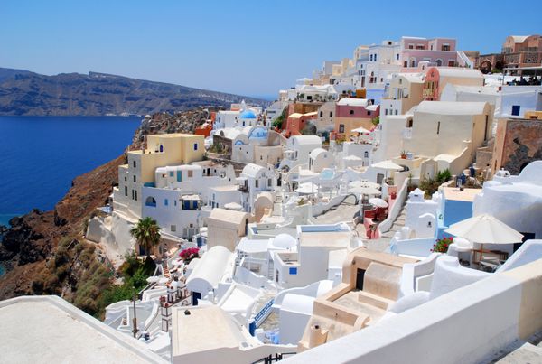 منظره زیبا در سانتورینی رنگ های یونانی