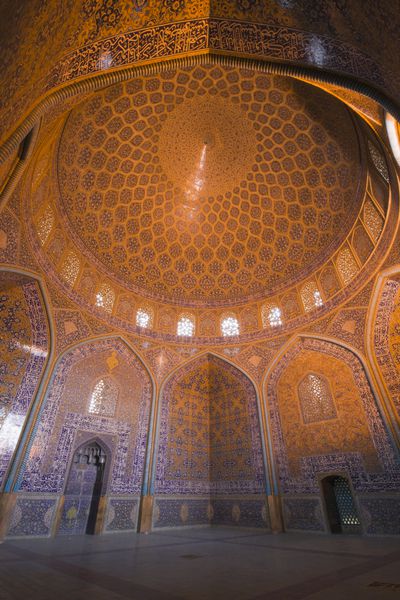مسجد شیخ لطف الله میدان نقش جهان اصفهان ایران