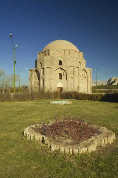 گنبد جبلیه بنایی اسرارآمیز که در حاشیه شهر کرمان ساخته شده است