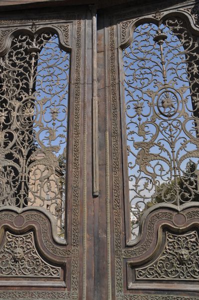 دروازه شهر تاریخی در شهر تهران ایران