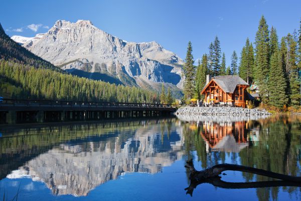 دریاچه زمرد آلبرتا رشته کوه های راکی کانادا