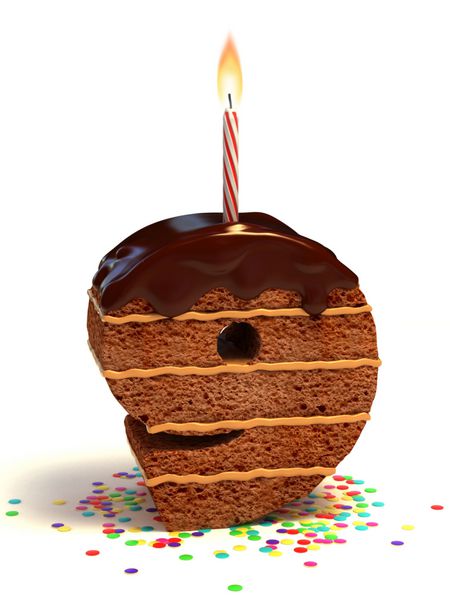 کیک تولد شکلاتی شماره نه با شمع روشن و کوفته