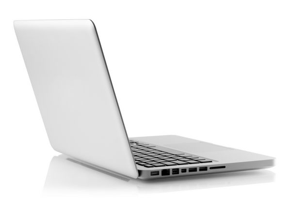 لپ تاپ آلومینیومی نمای عقب جدا شده در زمینه سفید