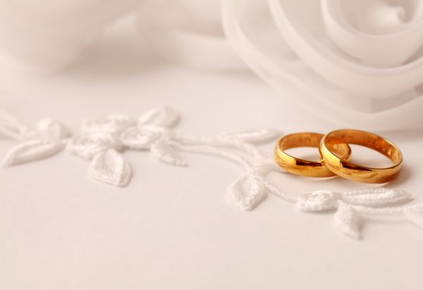 دو حلقه ازدواج و پس زمینه عروسی