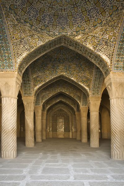 مسجد وکیل شبستان ستون های نمازخانه شیراز ایران